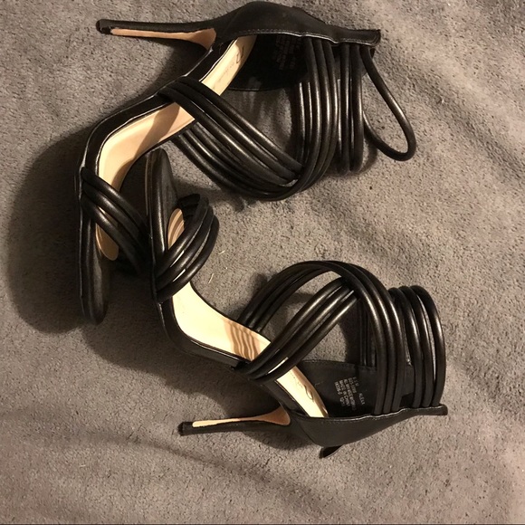 👠 - Picture 4 of 5